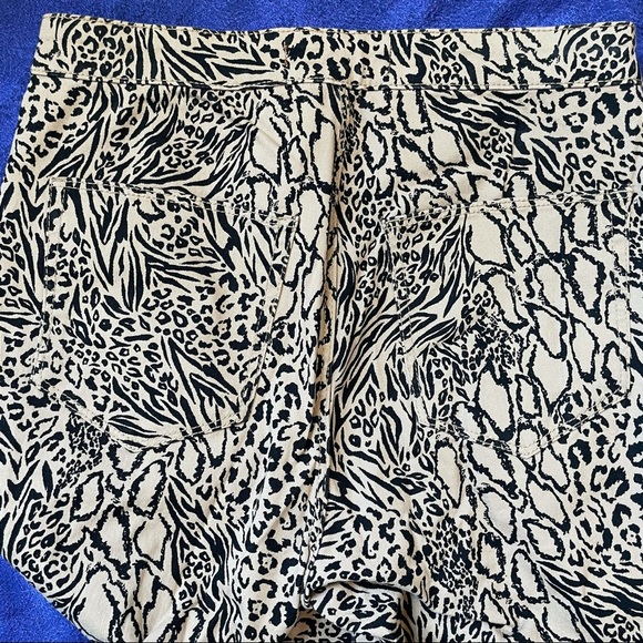 Makers True Originals | Leopard high waisted jeans - Picture 4 of 8